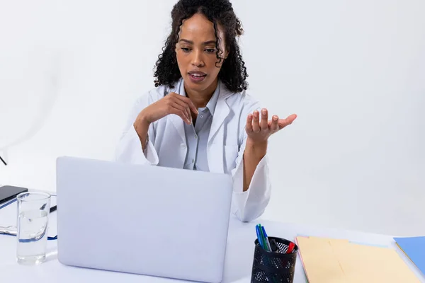 African American Mid Adult Female Doctor Gesturing While Video Conferencing — Photo