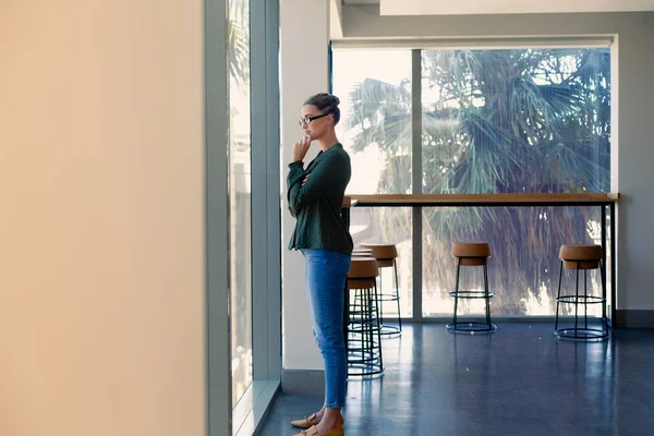 Full Length Caucasian Female Advisor Thinking While Looking Out Window — Fotografia de Stock