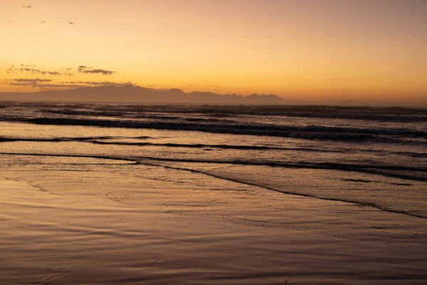 Scenic View Waves Sea Horizon Orange Sky Sunset Copy Space — Foto Stock