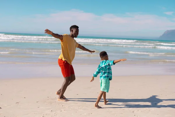 Playful African American Young Father Son Arms Outstretched Walking Beach — 图库照片