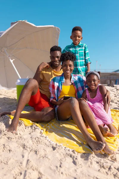 Portrait Happy African American Young Parents Relaxing Son Daughter Beach — ストック写真