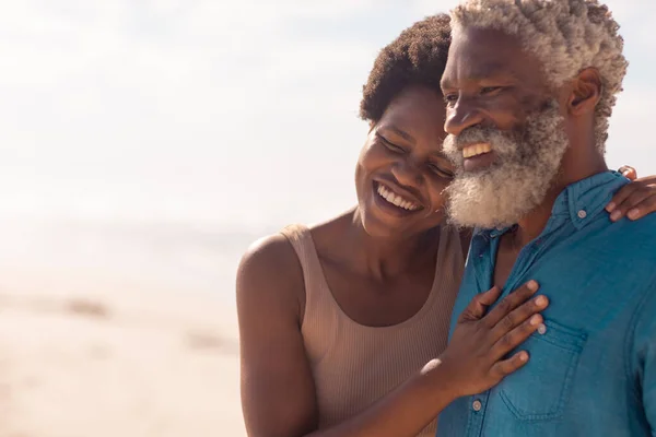 Alegre Barbudo Americano Africano Homem Sênior Mulher Madura Com Cabelo — Fotografia de Stock