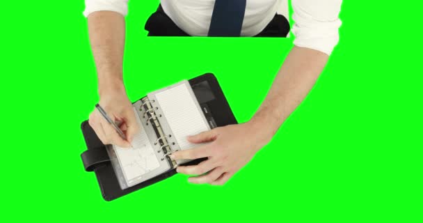 一名商人 在绿色屏幕上做笔记的概述 — 图库视频影像