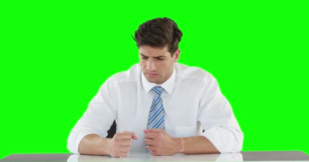 Homem Negócios Preocupado Batendo Seus Punhos Tela Verde — Vídeo de Stock