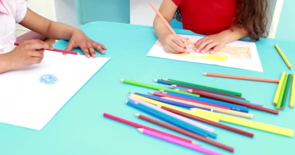 Niños Pequeños Dibujando Juntos Clase Formato Alta Calidad — Vídeos de Stock