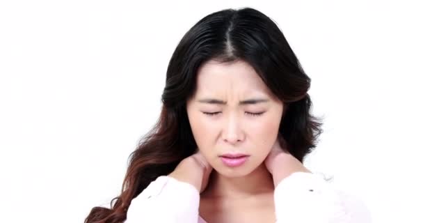Boyun Ağrısı Beyaz Ekran Üzerinde Kadınla — Stok video