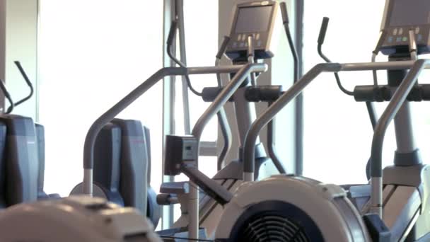 Passar Kvinnor Som Arbetar Ute Gym Ultra Format — Stockvideo