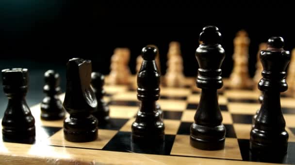 Шахматы Черном Фоне Замедленной Съемке — стоковое видео