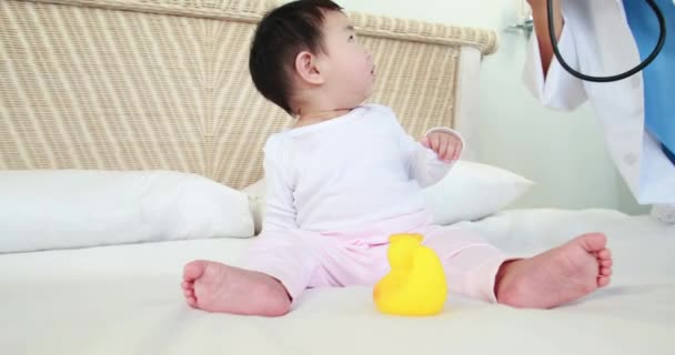 Doctor Examining Baby Bed High Quality Format — Stock Video