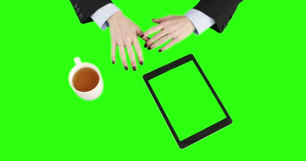 Overview Businesswoman Using Tablet Holding Cup Coffee While Talking Green — Stock Video