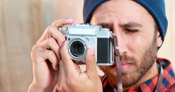 Casual Businessman Taking Photo High Quality Format — Stock Video