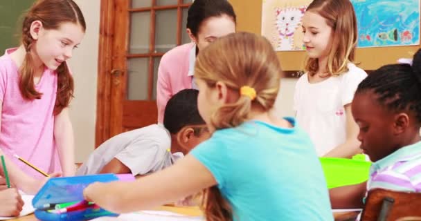 Profesores Alumnos Trabajando Juntos Escritorio Formato Alta Calidad — Vídeos de Stock