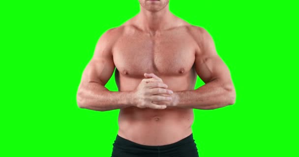 Hombre Musculoso Posando Para Cámara Sobre Fondo Verde — Vídeo de stock