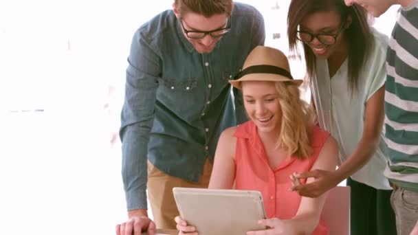 Equipo Negocios Casual Teniendo Una Reunión Cámara Lenta — Vídeo de stock