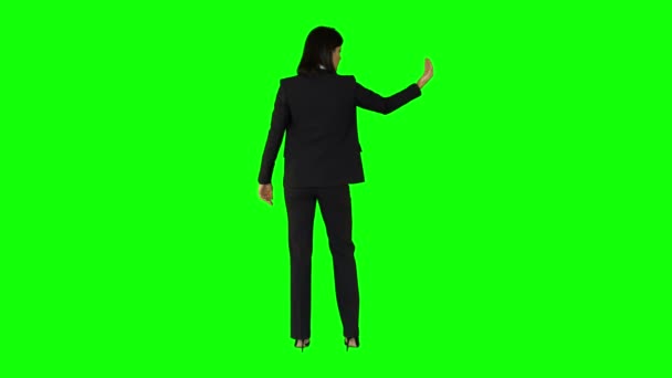 Mulher Negócios Vestindo Algo Com Mãos Tela Verde — Vídeo de Stock