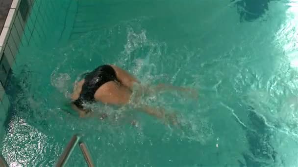 Přizpůsobit Žena Bazénu Pomalém Pohybu — Stock video