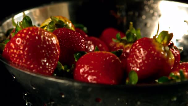 딸기에 — 비디오