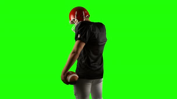 ウルトラ 形式で緑色の画面上のアメリカン フットボール プレーヤー — ストック動画