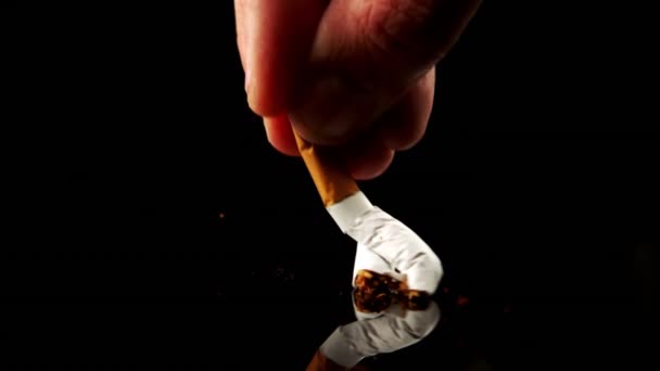 Ruční Rozbíjení Cigaretu Pomalém Pohybu — Stock video