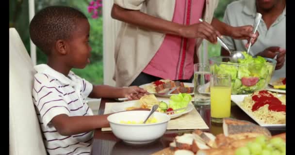 Familie Beim Gemeinsamen Abendessen Hochwertigen Format — Stockvideo