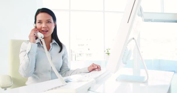 Asiatische Geschäftsfrau Telefon Hoher Qualität Format — Stockvideo