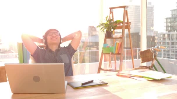 Happy Hipster Resting Desk Office Slow Motion — Stock Video