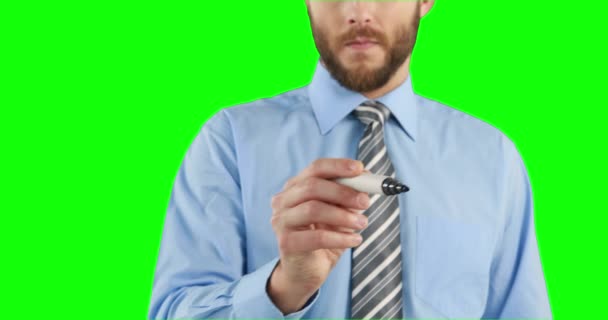 Pensativo Hombre Negocios Escribiendo Tablero Invisible Pantalla Verde — Vídeos de Stock