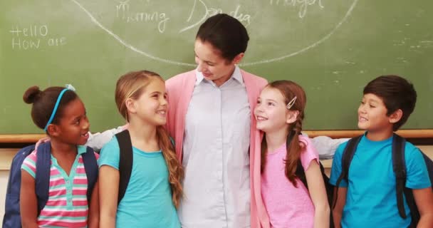 Lærer Med Sine Elever Format Høy Kvalitet – stockvideo