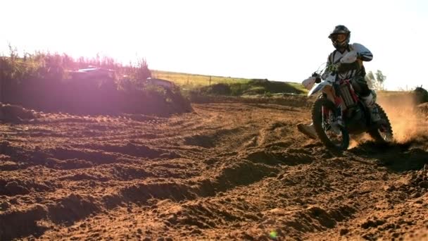 Hombre Montando Una Moto Cruzada Cámara Lenta — Vídeos de Stock