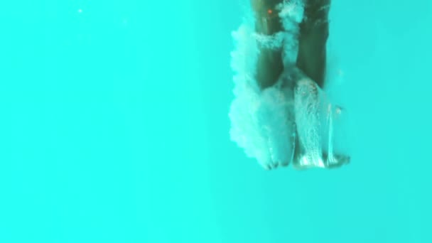 Pemandangan Bawah Air Atlet Menyelam Kolam Renang Dalam Gerakan Lambat — Stok Video