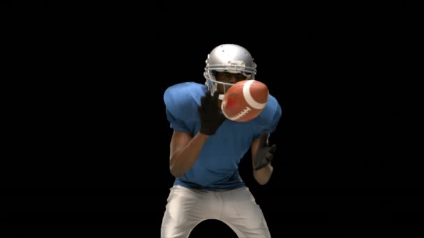 Ernstige American Football Speler Aan Pakken Voor Bal Slow Motion — Stockvideo