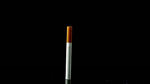 Mano Fracassare Una Sigaretta Rallentatore — Video Stock