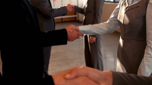 Obchodní Lidé Handshaking Zpomalené — Stock video