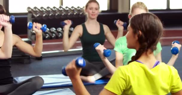 Vrouwen Uitoefenen Pilates Klasse Hoge Kwaliteit Formaat — Stockvideo