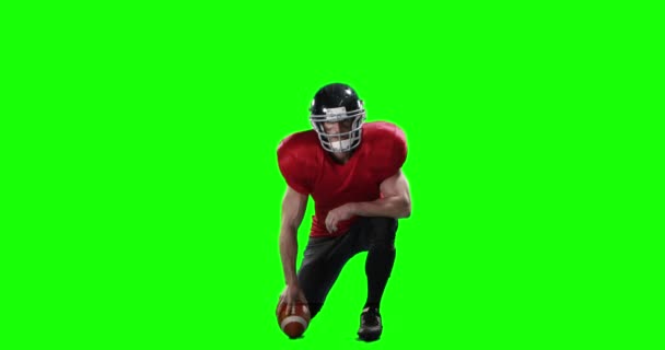 美式足球球员握球上绿色屏幕背景 — 图库视频影像