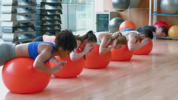 Fitness Klasse Doen Omgekeerde Sit Ups Ultra Formaat — Stockvideo