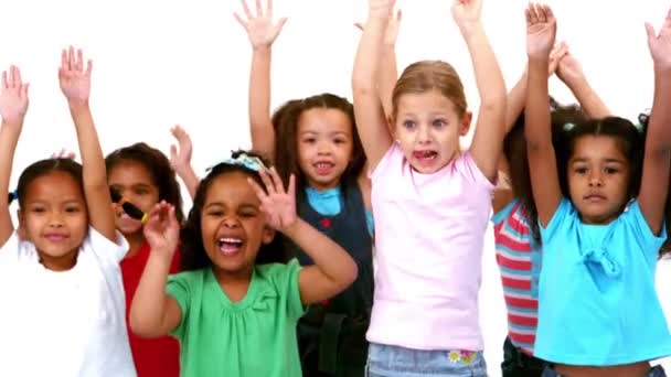 Щасливі Діти Всі Стрибають Повільному Русі — стокове відео