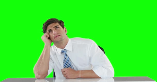 Pensativo Hombre Negocios Mirando Hacia Arriba Pantalla Verde — Vídeos de Stock