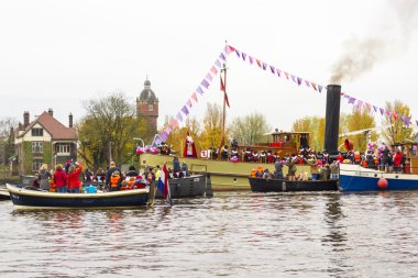 Amsterdam, Hollanda - 18 Kasım: Noel Baba 18 Kasım 2012 tarihinde tekne ile Hollanda'da amsterdam, Hollanda, arrives.