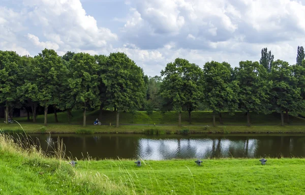Sommerlandschaft am mittelalterlichen Fort von Naarden in den Niederlanden — Stockfoto