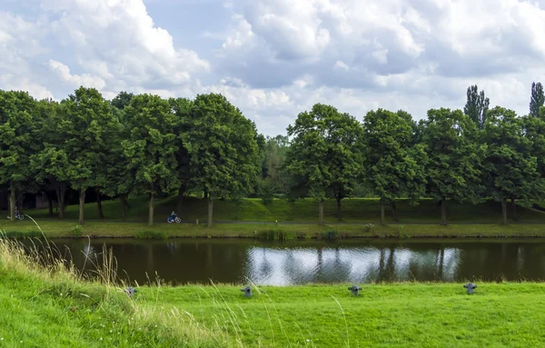 Paisaje de verano en el fuerte medieval de Naarden en los Países Bajos — Foto de Stock