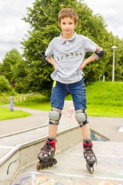 sürgülü rollerskaters koruma seti gülen in atış