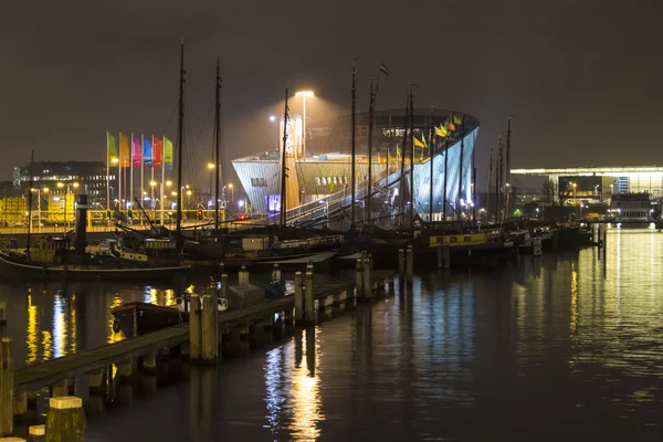 Night shot of the NEMO Exhibit(museum) in Amsterdam — Stock Photo, Image