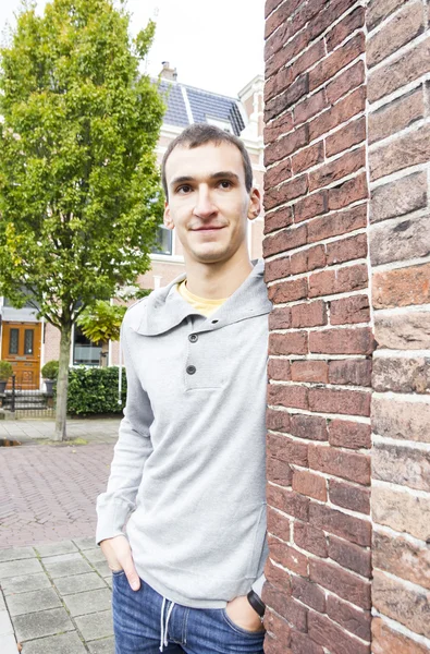 Retrato de hombre guapo al aire libre — Foto de Stock