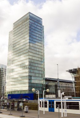 ofis bina yakınındaki metro station zuid, amsterdam, netherl