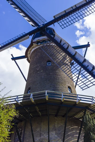 Moinho de vento em Alkmaar — Fotografia de Stock