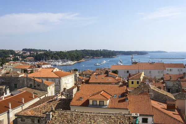 Panoramautsikt över ner staden porec från basilikan tornet, istra — Stockfoto