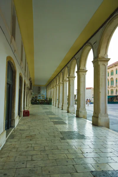 Colunata na Praça da República, Split, Croácia — Fotografia de Stock