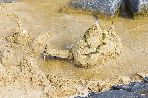 Castelo de areia na praia, Países Baixos — Fotografia de Stock