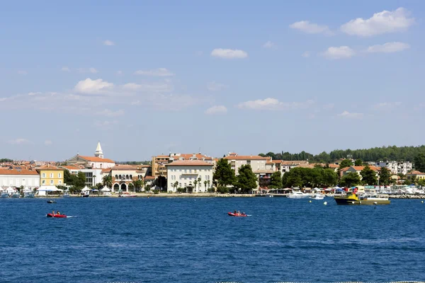 Vista de Porec desde la isla de San Nicolás (Sveti Nikola ) — Foto de Stock